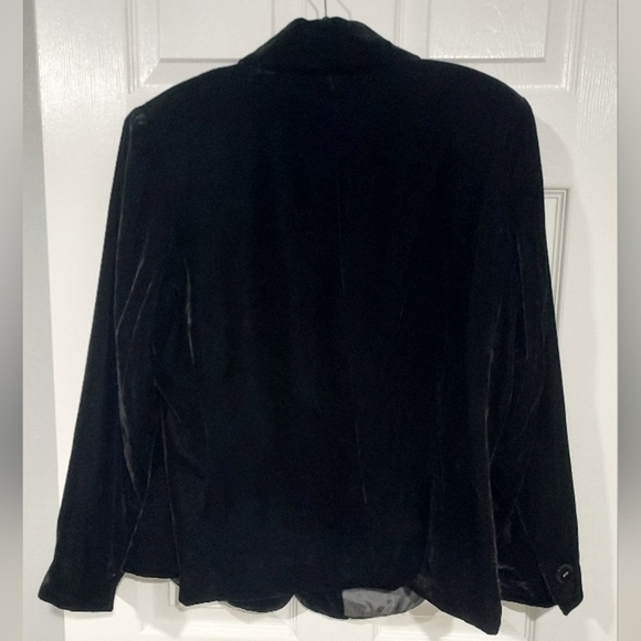 JM Collection Black Velvet 3 Button Front Long Sleeve Blazer in Size 14W - Picture 8 of 13